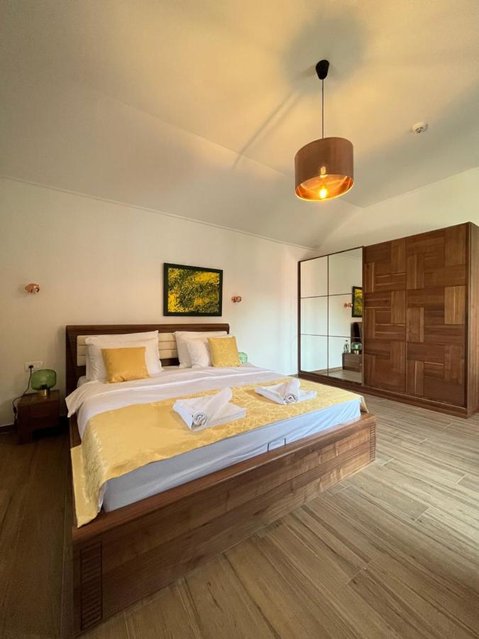 Rose Hotel